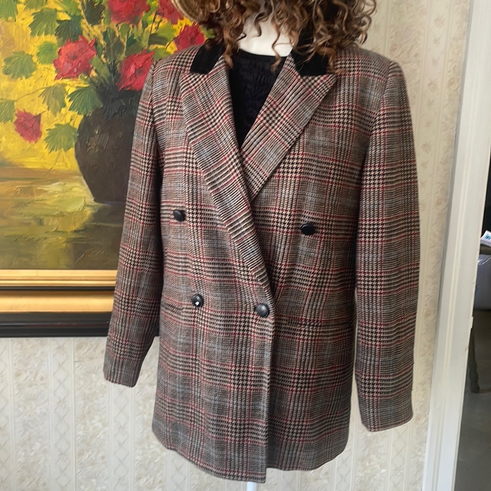 Vintage Harve’ Benard houndstooth plaid 100% wool blazer. Size 6